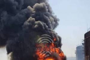 В Суражском районе локализовали крупный пожар на складе нефтепродуктов