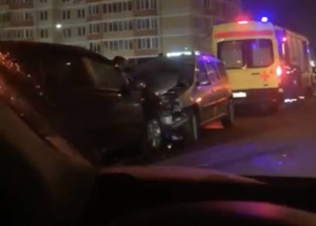 В лобовом ДТП на улице Горбатова в Брянске пострадали два человека