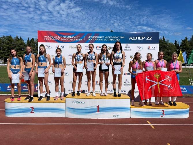 Брянские девушки выиграли серебро на первенстве России по эстафетному бегу