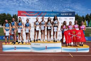 Брянские девушки выиграли серебро на первенстве России по эстафетному бегу