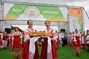 На Брянщине открылась 16-я агропромышленная выставка «День поля»