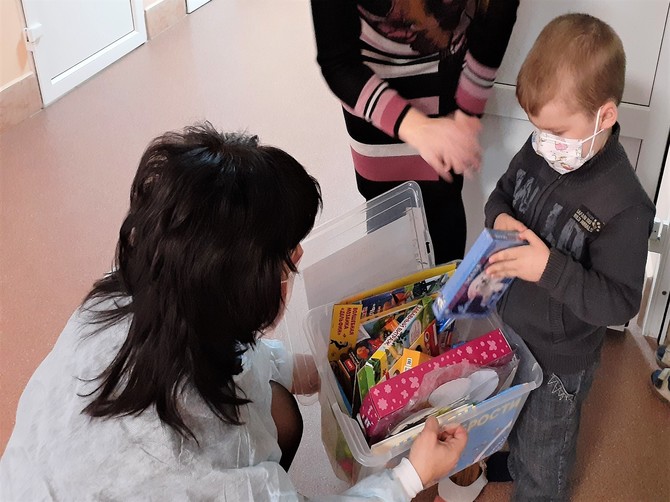 В Брянске в детский онкоцентр доставили «Коробку Храбрости»