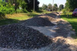Жители Брянского села добились ремонта опасной дороги