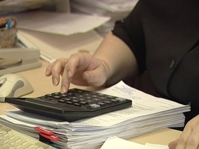 В Локте главбух спортшколы «нарисовала» себе доплаты к зарплате на 3,3 млн рублей