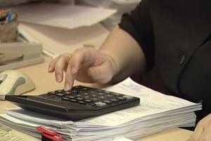 В Локте главбух спортшколы «нарисовала» себе доплаты к зарплате на 3,3 млн рублей