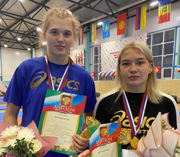 Брянские девушки взяли «бронзу» на всероссийских соревнованиях по вольной борьбе