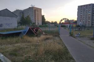 В Брянске ремонт площадки «Катюша» на Новом Городке превратился в застой и свалку  