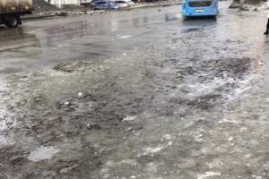 В Брянске на старом аэропорту остановка утонула в грязи и лужах