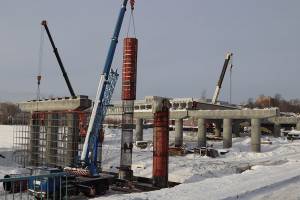 Брянские власти проинспектировали ход строительства моста на набережной