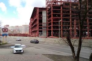 В Брянске жильцы многоэтажки взвыли от ночной стройки ТРЦ «МегаГринн»