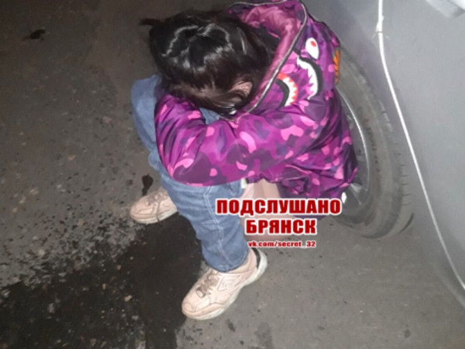 В Брянске пьяная «малолетка» обгадила машину таксиста