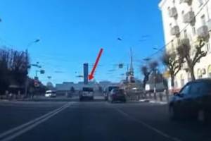 В Брянске водителя маршрутки оштрафовали за проезд на красный