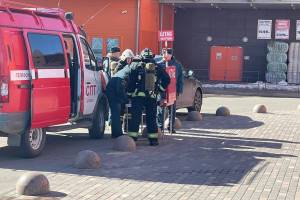 Брянские пожарные развернули штаб у ТРЦ «Аэропарк»