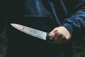 Семиклассник изрезал ножом родную мать