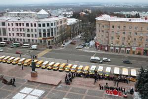 Брянским школам купили 30 новых автобусов
