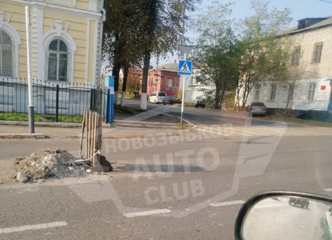 В Новозыбкове на улице Наримановской заметили опасную ловушку 