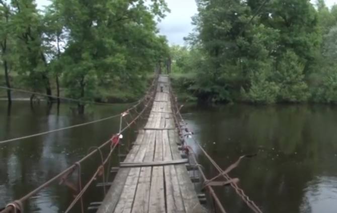 Красивейший подвесной мост под Брянском оказался бесхозным