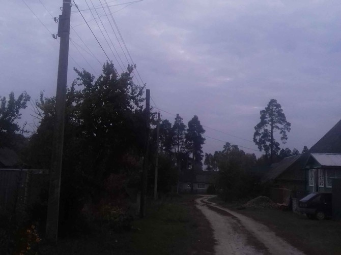 В брянском поселке фонари горят днем и выключаются ночью