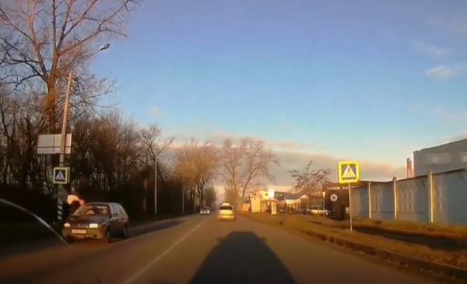 Опубликовано видео жуткого ДТП со сбитым мужчиной у «Ирмаша» в Брянске