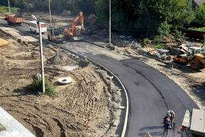 В Брянске начали асфальтировать дорогу на подходах к новому Славянскому мосту