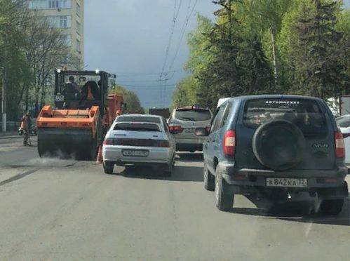 Брянских водителей возмутил ремонт Красноармейской в вечерний час пик