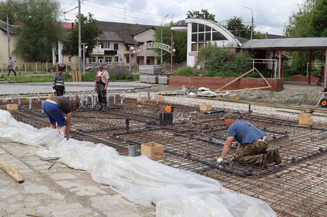 В Брянске начали строить новый фонтан в Пролетарском сквере