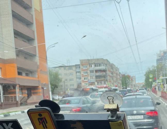 В Брянске из-за дорожников встала в пробке улица Дуки