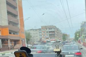 В Брянске из-за дорожников встала в пробке улица Дуки