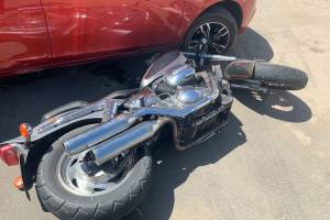 В Погаре 28-летний мотоциклист без прав врезался в Lada и сломал рёбра