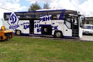 Клубный автобус брянского «Динамо» обрел свой дизайн