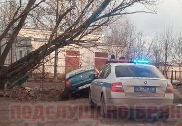 В Брянске пьяный таксист вылетел в кювет, удирая от полиции