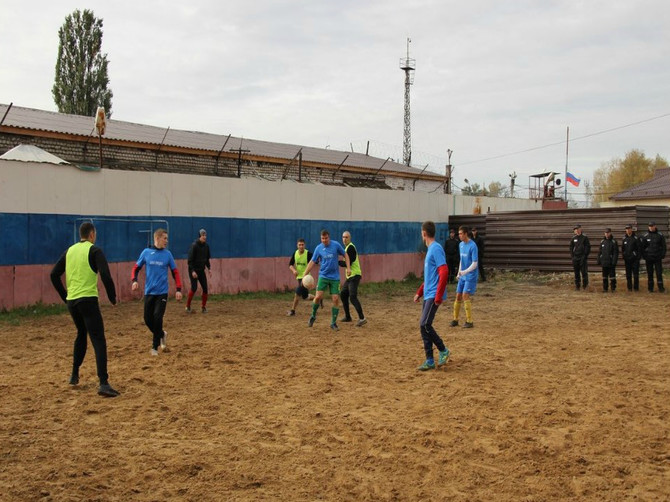 Футбол строгого режима: брянские зэки сыграли с «Зарей»