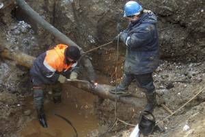 В Новозыбкове на улице Первомайской прорвало водопровод