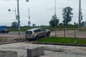 В Брянске водителя Митсубиси наказали за езду по тротуару