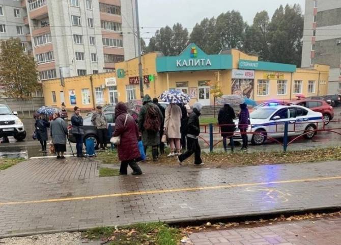 В Брянске на Новостройке автомобиль сбил человека