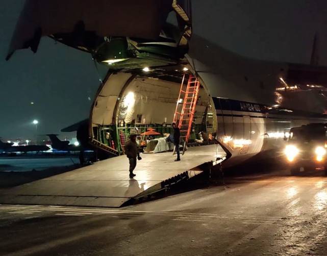 Брянские Ан-124 продолжили переброску миротворцев в Казахстан