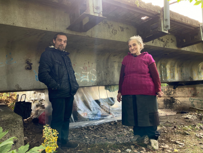 Как выжить под мостом: фоторепортаж из жилища оставшихся без дома брянцев