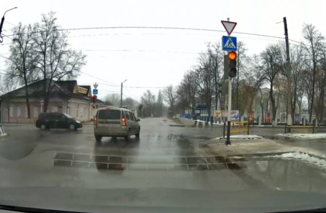 В Новозыбкове лихач на «Ларгусе» едва не устроил страшное ДТП