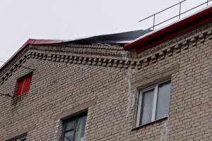 В Брянске сорвало кровлю пятиэтажки по улице 50-й Армии