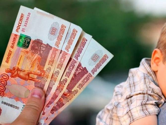 В Брянской области 97% школьников получили по 10 тысяч рублей