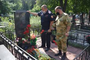 В Брянске росгвардейцы почтили память погибших в Чечне коллег