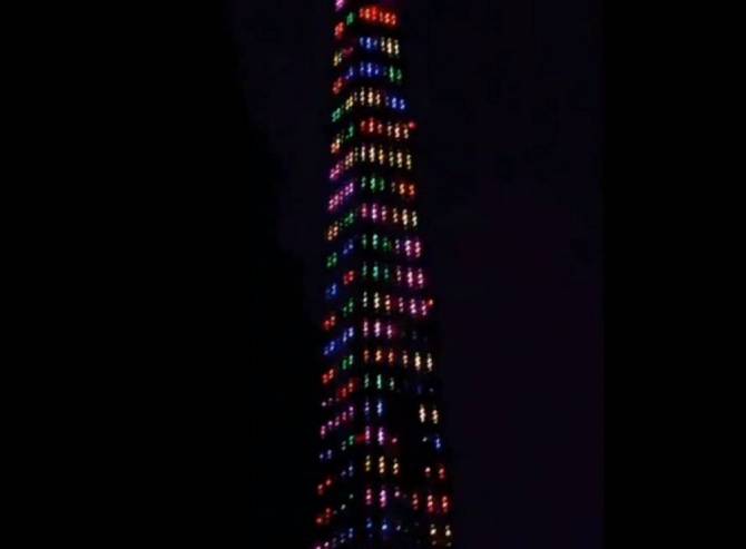 В Брянске на башне телецентра зажгли новогоднюю подсветку