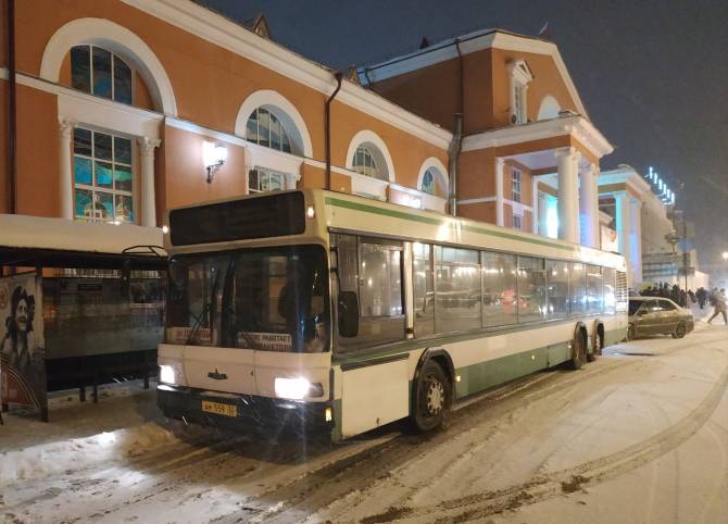 В Брянске вернули прежнее расписание вечерних автобусов