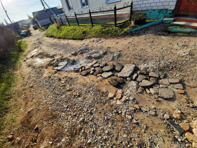 В центре Почепа более 50 лет не могут отремонтировать дорогу