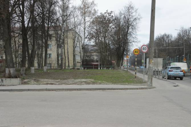 В Брянске пустырь на улице Советской преобразят в парковку