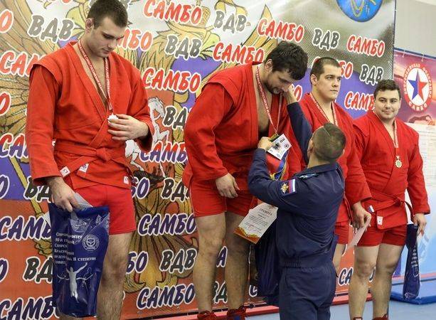 Брянские самбисты выиграли два золота на Кубке командующего ВДВ