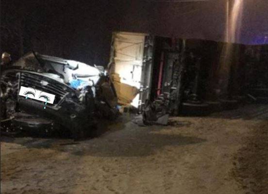 В Карачеве упавший грузовик Mercedes раздавил насмерть водителя ГАЗели