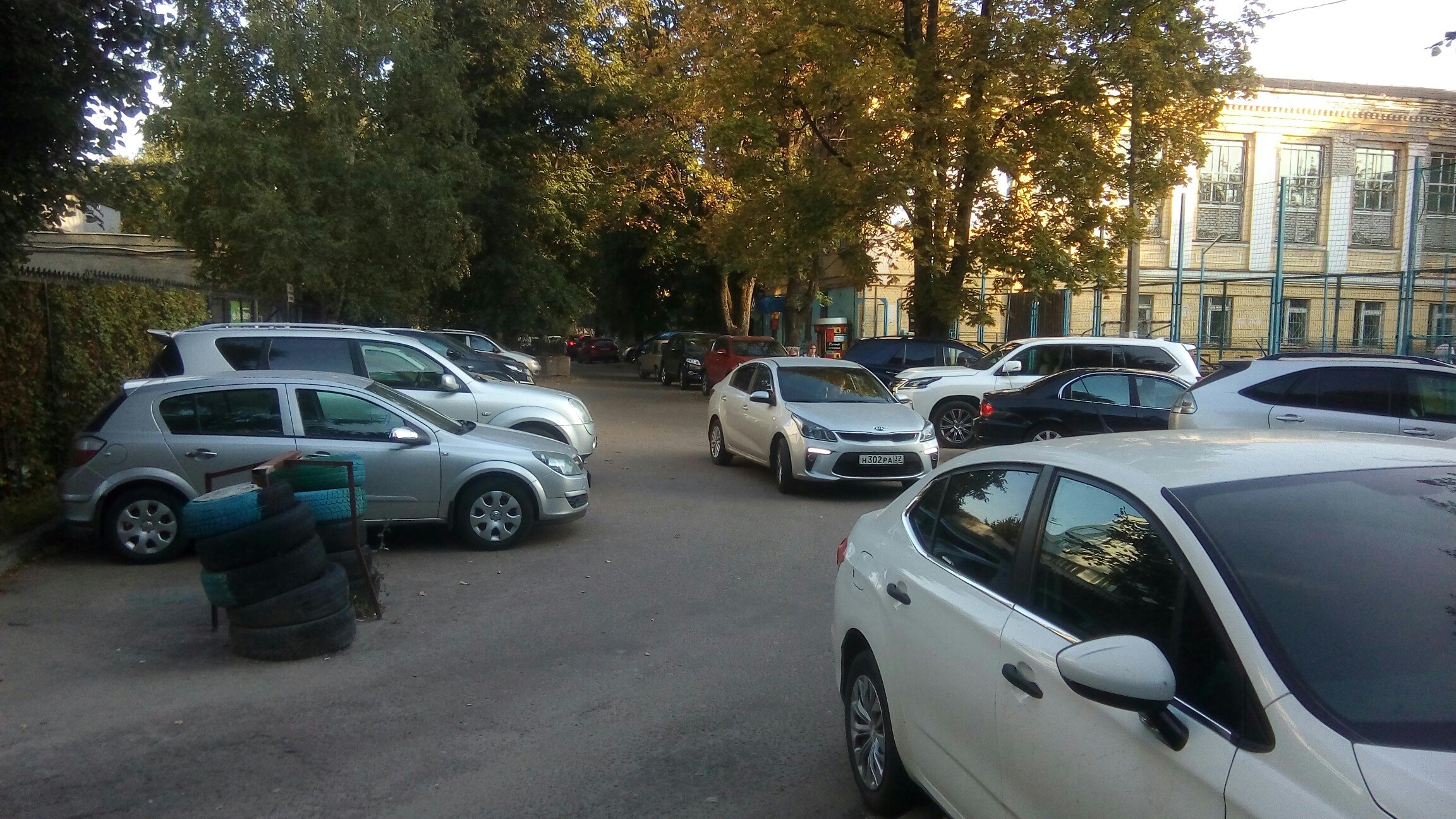 Типичный брянск новости брянска сегодня подслушано. Машины на улицах Брянска.
