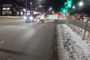 В Брянске на улице Щукина разбились две легковушки