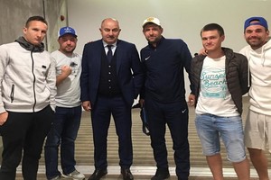 Брянский фанат лично поздравил тренера Черчесова с победой